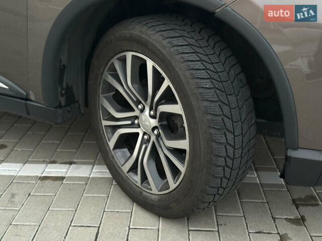 Коричневый Мицубиси Аутлендер, объемом двигателя 2.36 л и пробегом 188 тыс. км за 13000 $, фото 9 на Automoto.ua