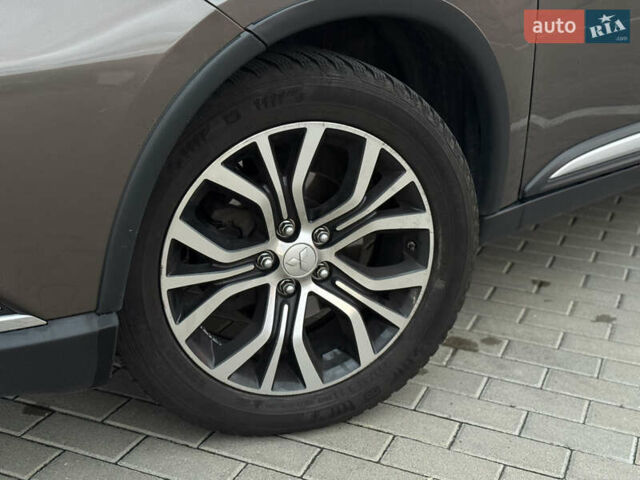 Коричневый Мицубиси Аутлендер, объемом двигателя 2.36 л и пробегом 188 тыс. км за 13000 $, фото 8 на Automoto.ua