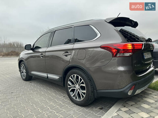 Коричневый Мицубиси Аутлендер, объемом двигателя 3 л и пробегом 164 тыс. км за 14800 $, фото 5 на Automoto.ua