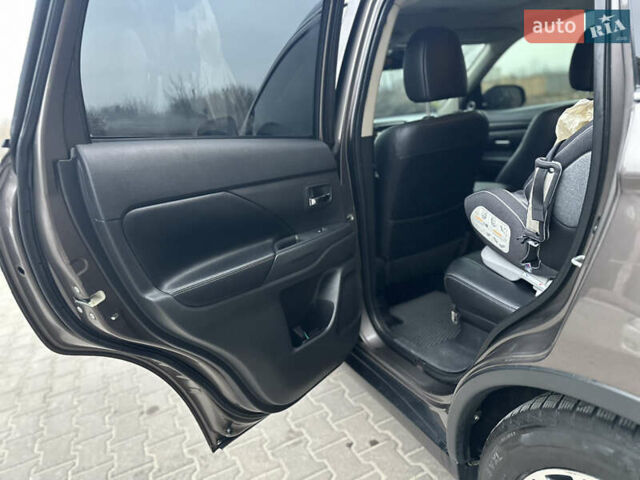 Коричневый Мицубиси Аутлендер, объемом двигателя 3 л и пробегом 164 тыс. км за 14800 $, фото 17 на Automoto.ua