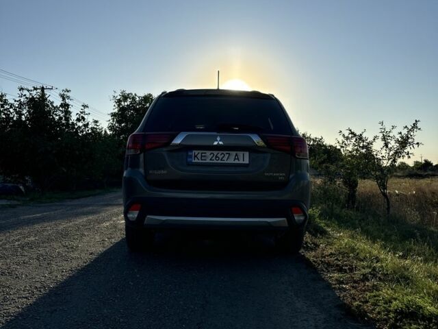 Міцубісі Аутлендер 2016 у Кривому Розі на Automoto.ua Коричневий Міцубісі Аутлендер, об'ємом двигуна 2.4 л та пробігом 185 тис. км за 13600 $, фото 2 на Automoto.ua