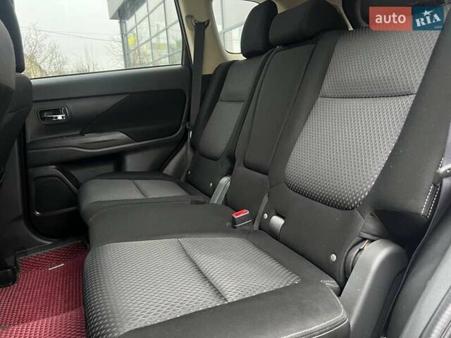 Коричневый Мицубиси Аутлендер, объемом двигателя 2.36 л и пробегом 160 тыс. км за 15000 $, фото 16 на Automoto.ua