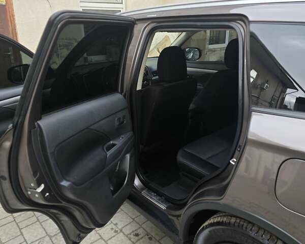 Коричневий Міцубісі Аутлендер, об'ємом двигуна 2.36 л та пробігом 176 тис. км за 15800 $, фото 10 на Automoto.ua