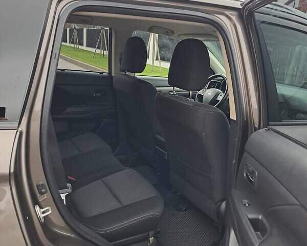 Коричневий Міцубісі Аутлендер, об'ємом двигуна 2.36 л та пробігом 167 тис. км за 13500 $, фото 15 на Automoto.ua