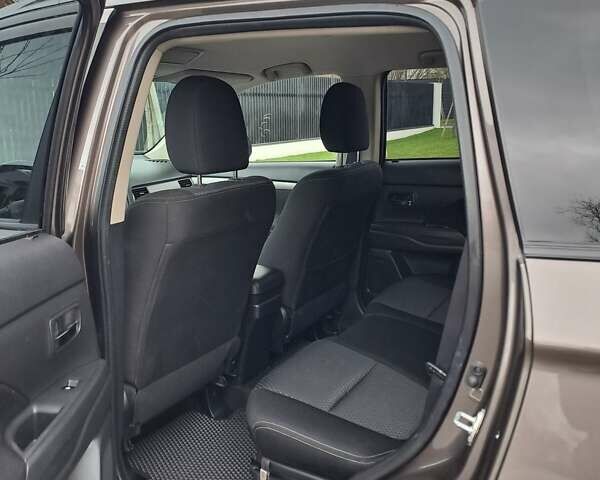 Коричневий Міцубісі Аутлендер, об'ємом двигуна 2.36 л та пробігом 167 тис. км за 13500 $, фото 13 на Automoto.ua