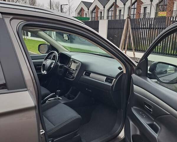 Коричневий Міцубісі Аутлендер, об'ємом двигуна 2.36 л та пробігом 167 тис. км за 13500 $, фото 17 на Automoto.ua