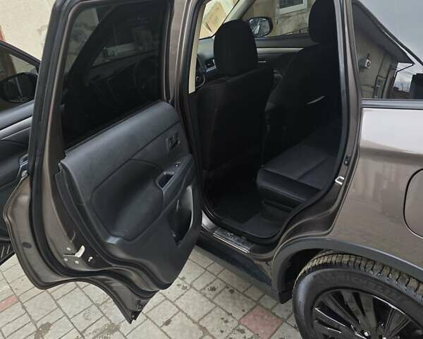 Коричневий Міцубісі Аутлендер, об'ємом двигуна 2.36 л та пробігом 176 тис. км за 15800 $, фото 9 на Automoto.ua