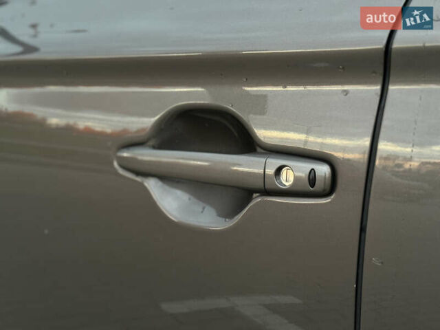 Коричневый Мицубиси Аутлендер, объемом двигателя 2.36 л и пробегом 188 тыс. км за 13000 $, фото 10 на Automoto.ua