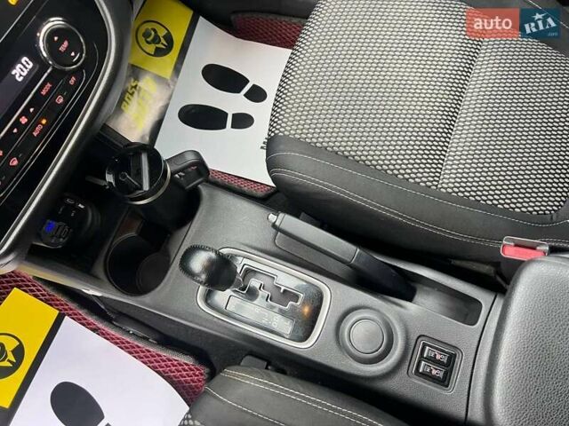 Коричневый Мицубиси Аутлендер, объемом двигателя 2.36 л и пробегом 160 тыс. км за 15000 $, фото 15 на Automoto.ua