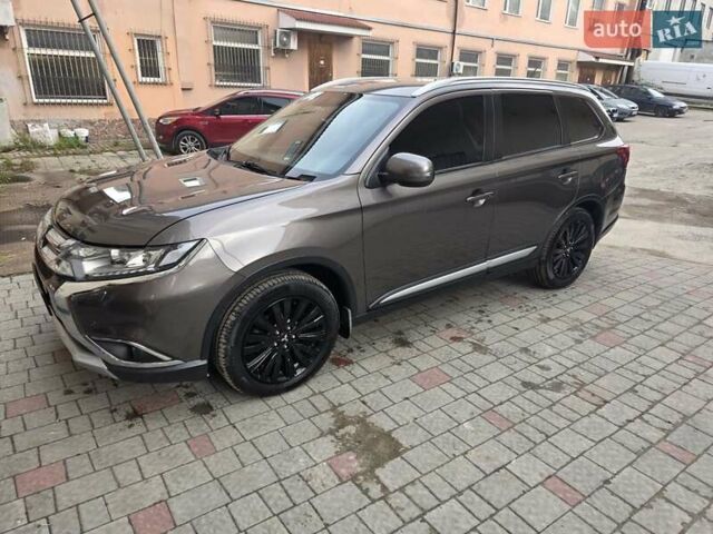 Коричневий Міцубісі Аутлендер, об'ємом двигуна 2.36 л та пробігом 176 тис. км за 15800 $, фото 12 на Automoto.ua