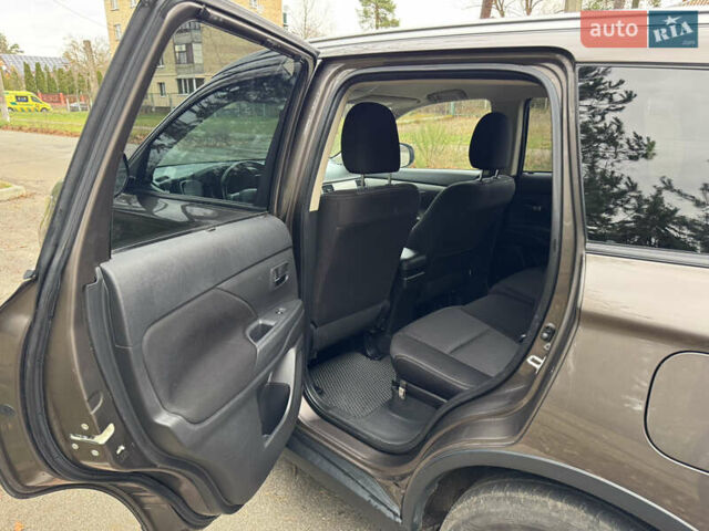 Коричневий Міцубісі Аутлендер, об'ємом двигуна 2.36 л та пробігом 167 тис. км за 12500 $, фото 9 на Automoto.ua