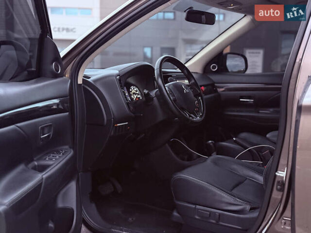 Коричневый Мицубиси Аутлендер, объемом двигателя 2.36 л и пробегом 188 тыс. км за 13000 $, фото 15 на Automoto.ua