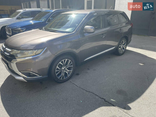 Коричневий Міцубісі Аутлендер, об'ємом двигуна 2.36 л та пробігом 200 тис. км за 14000 $, фото 2 на Automoto.ua