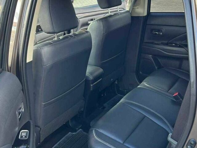 Коричневый Мицубиси Аутлендер, объемом двигателя 2 л и пробегом 160 тыс. км за 13699 $, фото 6 на Automoto.ua