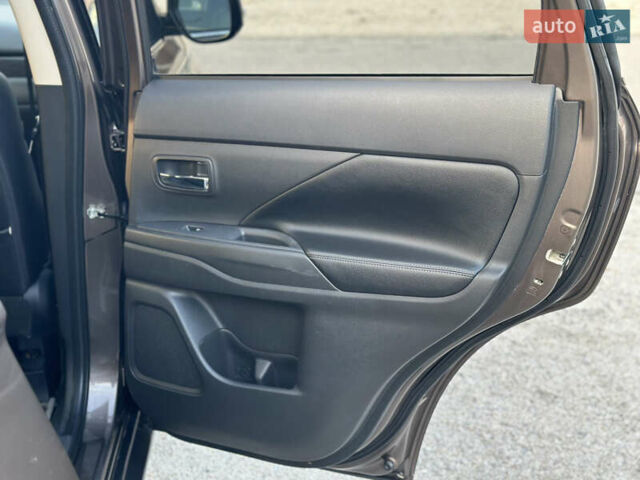 Коричневый Мицубиси Аутлендер, объемом двигателя 2.36 л и пробегом 115 тыс. км за 15500 $, фото 23 на Automoto.ua