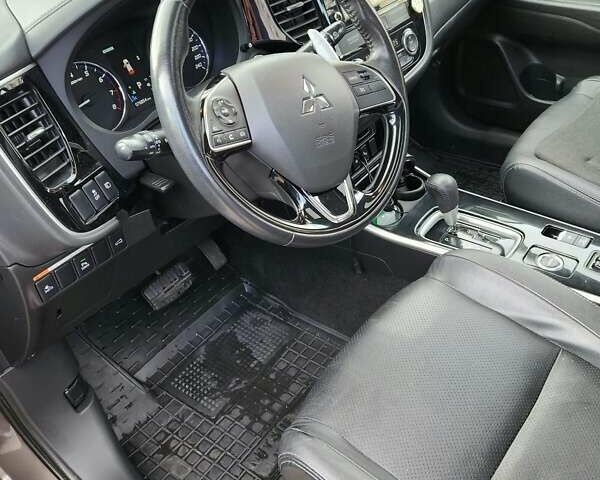 Коричневый Мицубиси Аутлендер, объемом двигателя 2.36 л и пробегом 84 тыс. км за 17500 $, фото 5 на Automoto.ua