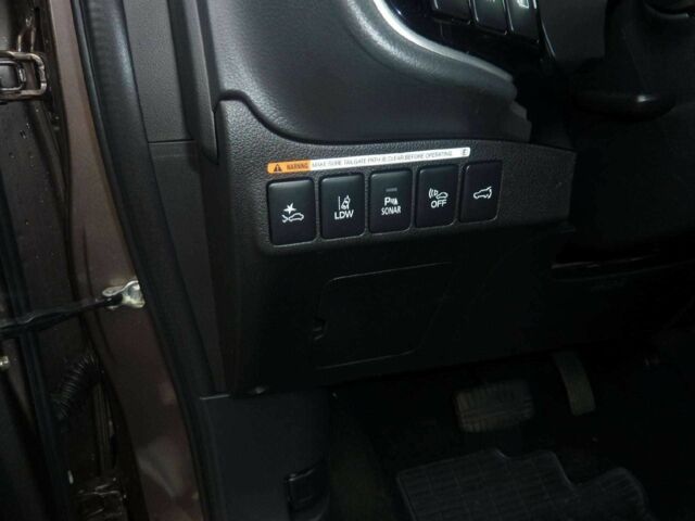 Коричневый Мицубиси Аутлендер, объемом двигателя 2 л и пробегом 160 тыс. км за 13699 $, фото 9 на Automoto.ua