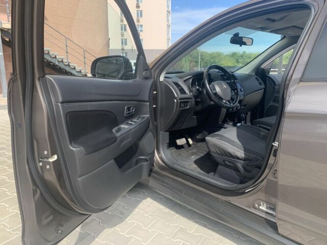 Коричневый Мицубиси Аутлендер, объемом двигателя 2 л и пробегом 210 тыс. км за 12500 $, фото 12 на Automoto.ua