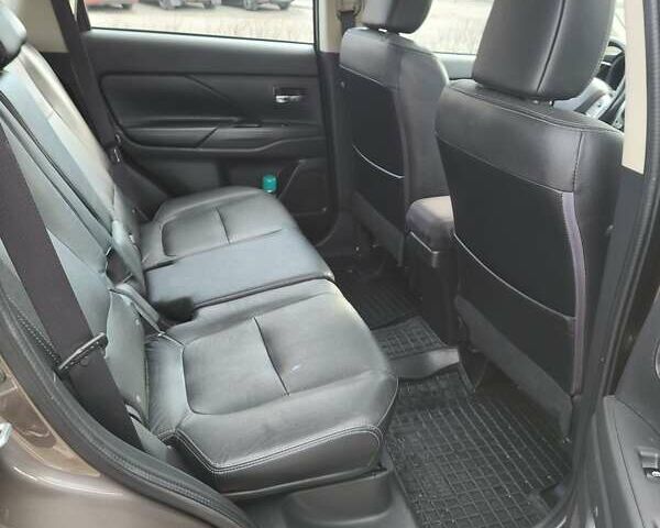 Коричневый Мицубиси Аутлендер, объемом двигателя 2.36 л и пробегом 84 тыс. км за 17500 $, фото 3 на Automoto.ua