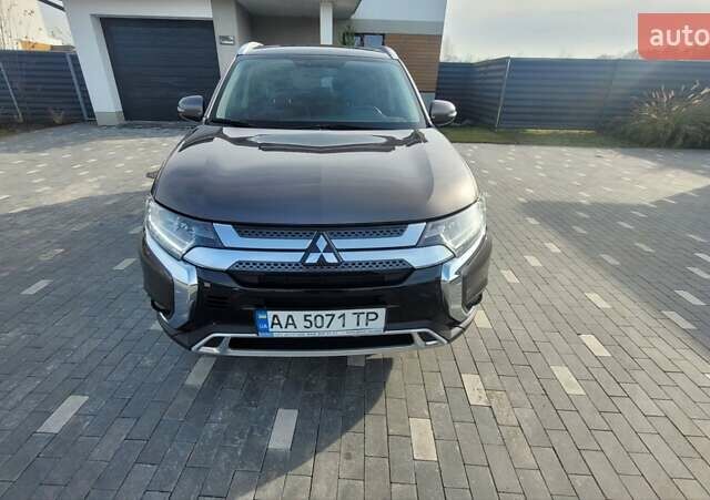 Коричневый Мицубиси Аутлендер, объемом двигателя 2 л и пробегом 125 тыс. км за 15500 $, фото 7 на Automoto.ua