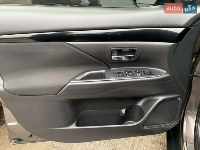 Коричневий Міцубісі Аутлендер, об'ємом двигуна 2 л та пробігом 125 тис. км за 18700 $, фото 69 на Automoto.ua