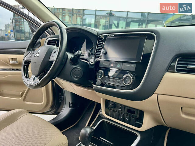 Коричневый Мицубиси Аутлендер, объемом двигателя 2.4 л и пробегом 192 тыс. км за 19500 $, фото 2 на Automoto.ua