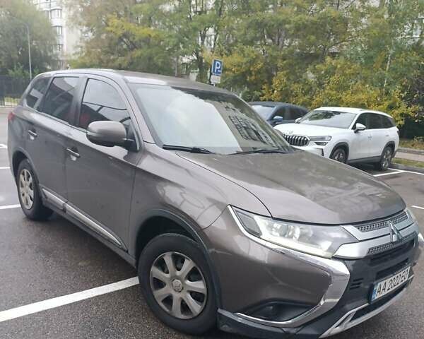 Коричневый Мицубиси Аутлендер, объемом двигателя 2 л и пробегом 117 тыс. км за 18900 $, фото 4 на Automoto.ua