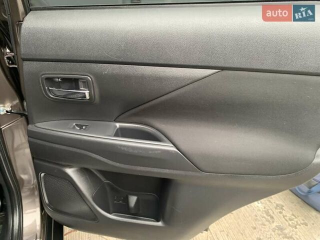 Коричневий Міцубісі Аутлендер, об'ємом двигуна 2 л та пробігом 125 тис. км за 18700 $, фото 113 на Automoto.ua