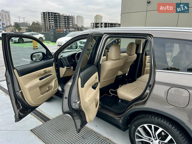 Коричневый Мицубиси Аутлендер, объемом двигателя 2.4 л и пробегом 192 тыс. км за 19500 $, фото 3 на Automoto.ua