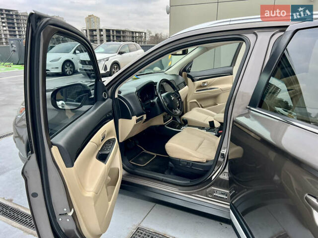 Коричневый Мицубиси Аутлендер, объемом двигателя 2.4 л и пробегом 192 тыс. км за 19500 $, фото 1 на Automoto.ua