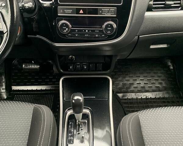 Коричневий Міцубісі Аутлендер, об'ємом двигуна 2 л та пробігом 125 тис. км за 18700 $, фото 112 на Automoto.ua