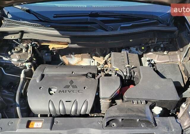 Коричневый Мицубиси Аутлендер, объемом двигателя 2 л и пробегом 175 тыс. км за 18900 $, фото 15 на Automoto.ua