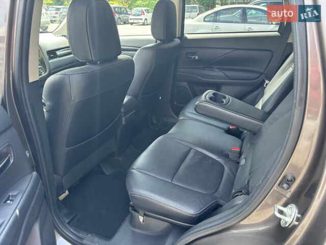 Коричневый Мицубиси Аутлендер, объемом двигателя 2.36 л и пробегом 185 тыс. км за 17670 $, фото 7 на Automoto.ua