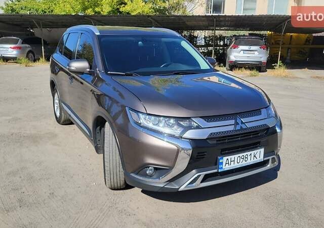 Коричневый Мицубиси Аутлендер, объемом двигателя 2 л и пробегом 175 тыс. км за 18900 $, фото 1 на Automoto.ua