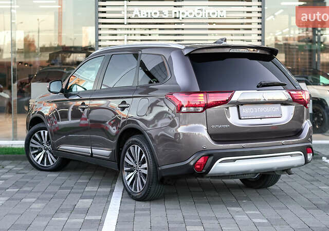 Коричневий Міцубісі Аутлендер, об'ємом двигуна 2.36 л та пробігом 80 тис. км за 24320 $, фото 1 на Automoto.ua