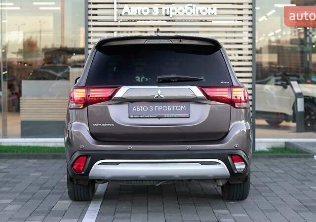 Коричневий Міцубісі Аутлендер, об'ємом двигуна 2.36 л та пробігом 80 тис. км за 24320 $, фото 3 на Automoto.ua