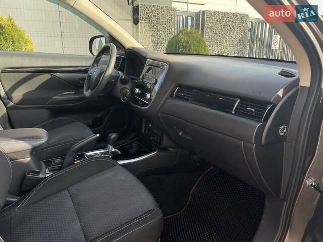 Коричневый Мицубиси Аутлендер, объемом двигателя 2 л и пробегом 65 тыс. км за 19500 $, фото 25 на Automoto.ua