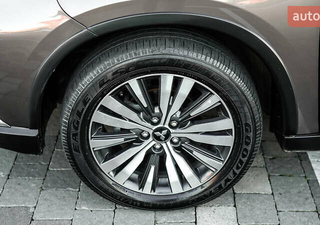 Коричневий Міцубісі Аутлендер, об'ємом двигуна 2.36 л та пробігом 80 тис. км за 24320 $, фото 12 на Automoto.ua