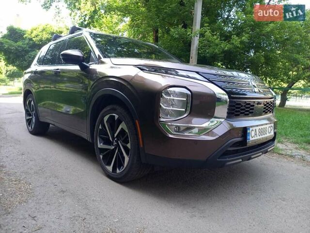 Коричневый Мицубиси Аутлендер, объемом двигателя 2.5 л и пробегом 47 тыс. км за 25000 $, фото 5 на Automoto.ua