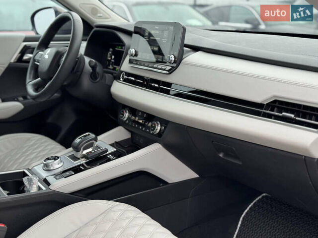 Коричневий Міцубісі Аутлендер, об'ємом двигуна 2.4 л та пробігом 23 тис. км за 38000 $, фото 30 на Automoto.ua