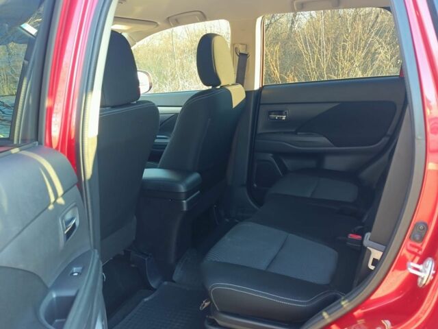 Червоний Міцубісі Аутлендер, об'ємом двигуна 2.4 л та пробігом 118 тис. км за 13000 $, фото 9 на Automoto.ua