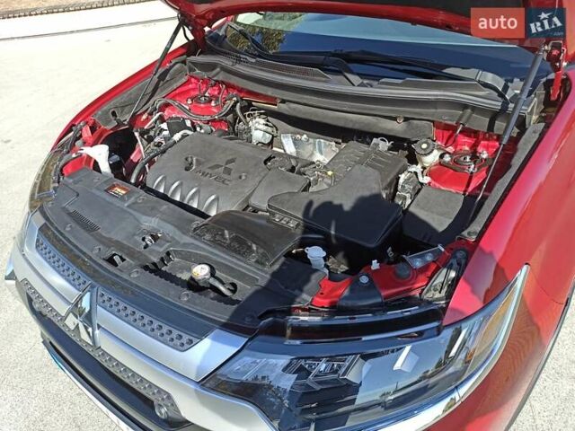 Червоний Міцубісі Аутлендер, об'ємом двигуна 2.4 л та пробігом 70 тис. км за 18500 $, фото 1 на Automoto.ua