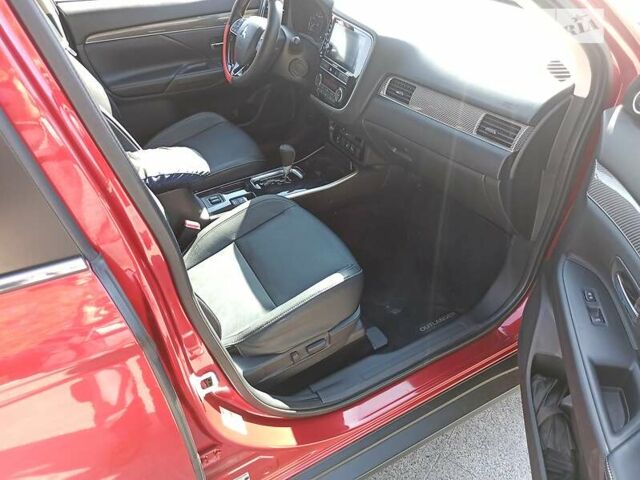 Красный Мицубиси Аутлендер, объемом двигателя 2.4 л и пробегом 45 тыс. км за 18500 $, фото 2 на Automoto.ua