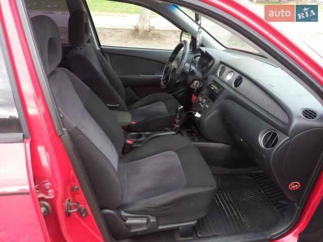 Красный Мицубиси Аутлендер, объемом двигателя 2 л и пробегом 217 тыс. км за 6250 $, фото 2 на Automoto.ua