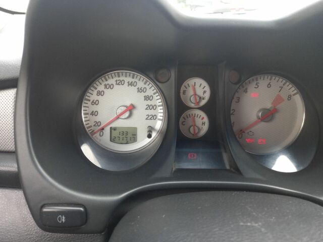 Красный Мицубиси Аутлендер, объемом двигателя 2 л и пробегом 217 тыс. км за 6250 $, фото 6 на Automoto.ua