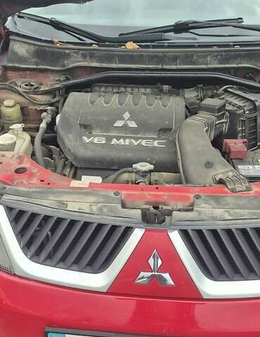 Красный Мицубиси Аутлендер, объемом двигателя 3 л и пробегом 351 тыс. км за 8000 $, фото 14 на Automoto.ua