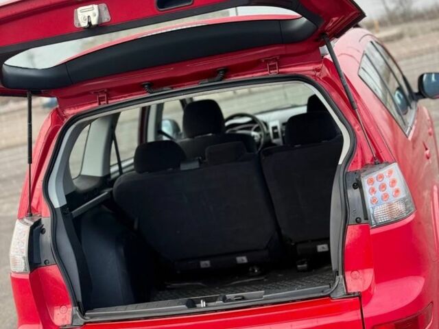 Красный Мицубиси Аутлендер, объемом двигателя 2 л и пробегом 290 тыс. км за 5200 $, фото 7 на Automoto.ua