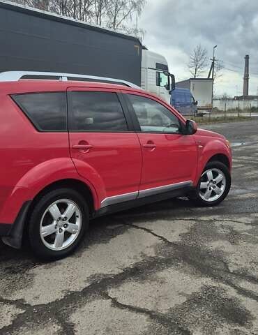 Красный Мицубиси Аутлендер, объемом двигателя 3 л и пробегом 351 тыс. км за 8000 $, фото 4 на Automoto.ua