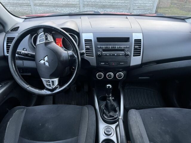 Красный Мицубиси Аутлендер, объемом двигателя 2 л и пробегом 290 тыс. км за 4700 $, фото 5 на Automoto.ua