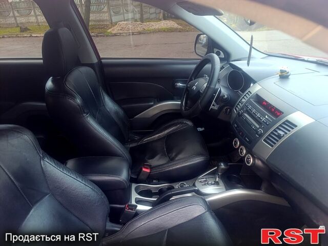 Красный Мицубиси Аутлендер, объемом двигателя 3 л и пробегом 205 тыс. км за 9000 $, фото 7 на Automoto.ua